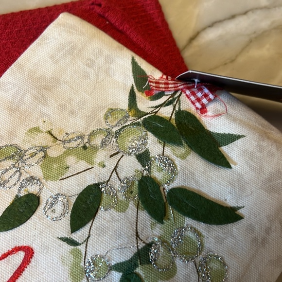 3 Christmas Kitchen Towels, Set of 3,  Mistletoe, NWT - Picture 4 of 10